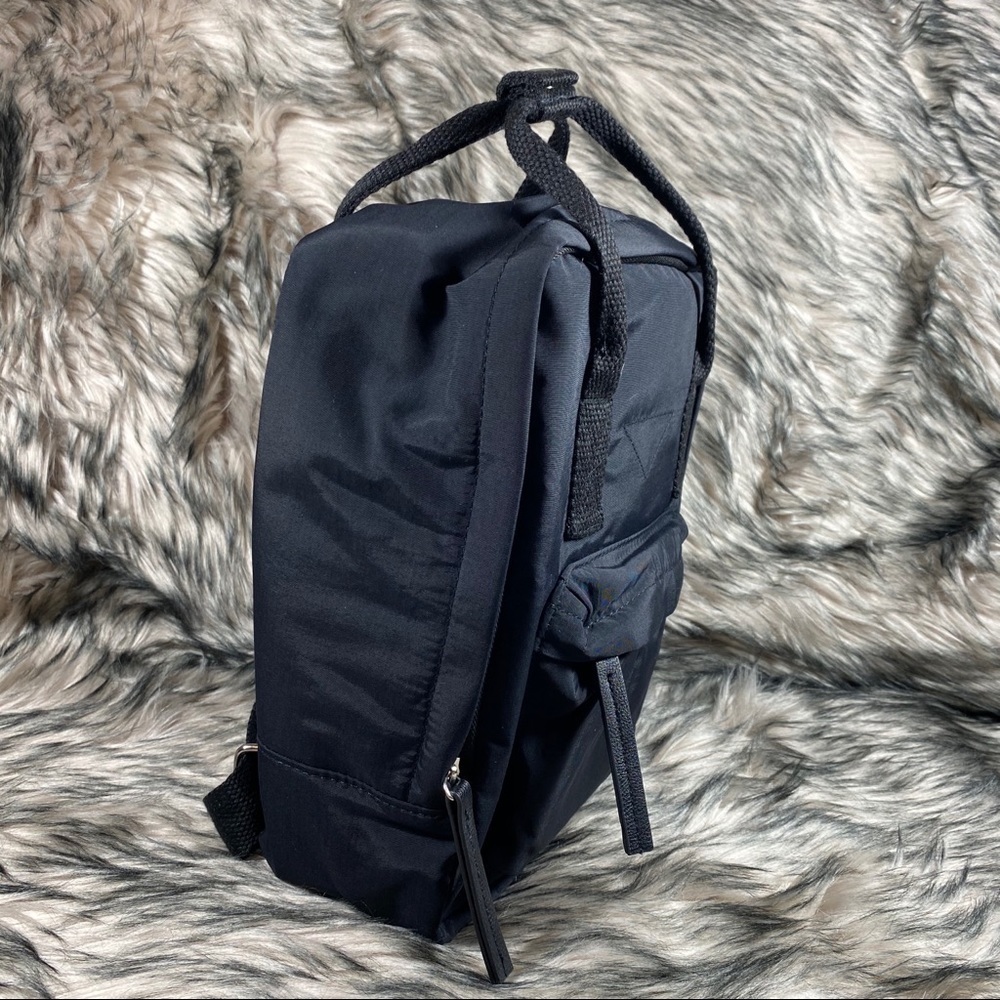 Black Large Backpack Lightweight - Picture 6 of 9